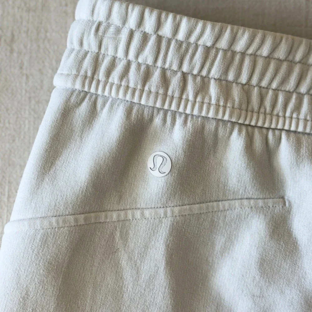 Lululemon Loungeful High-Rise Shorts Womens Size 8 Bone White Fleece